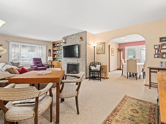3rd image of 2817 E Moreland Dr