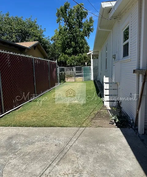 2701 N California St — Photo 11