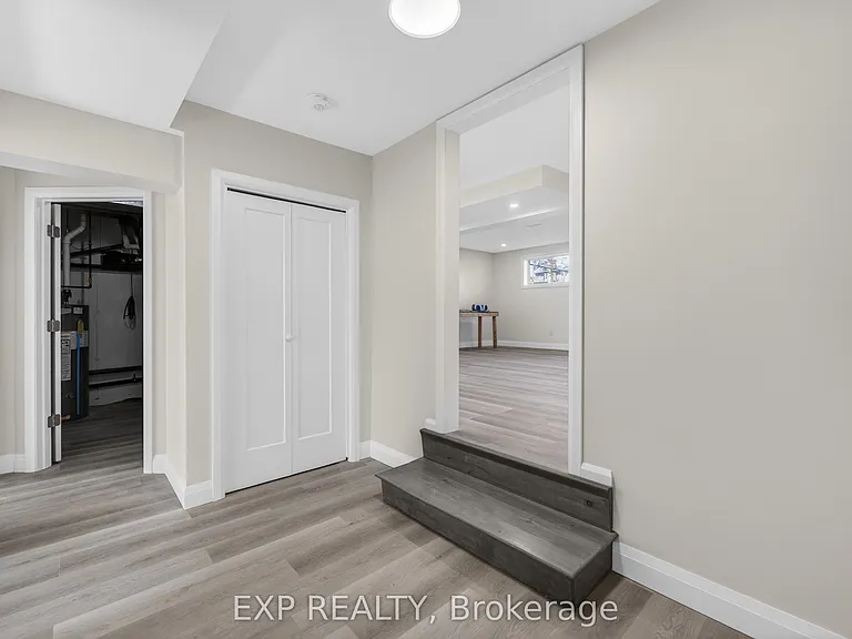 2580 Noella Cres #LOWER — Photo 19
