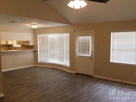 3rd image of 13562 Fernhill Dr