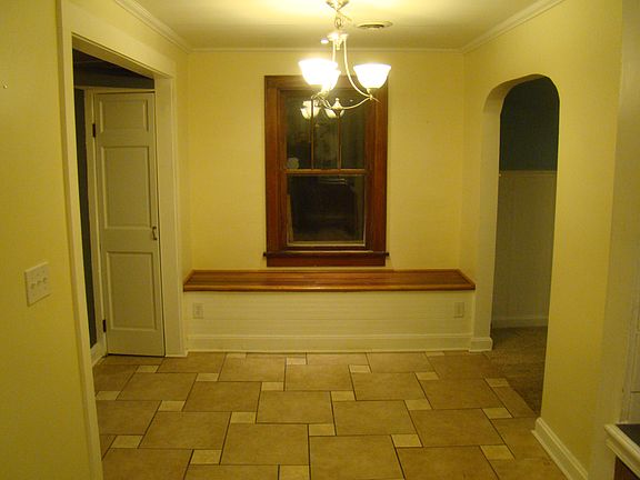 3rd image of 5533 Lake Shore Dr NE