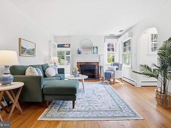 2nd image of 411 Ludlow Rd
