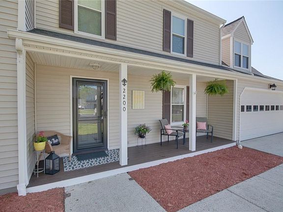 2nd image of 2200 Monsarat Ln