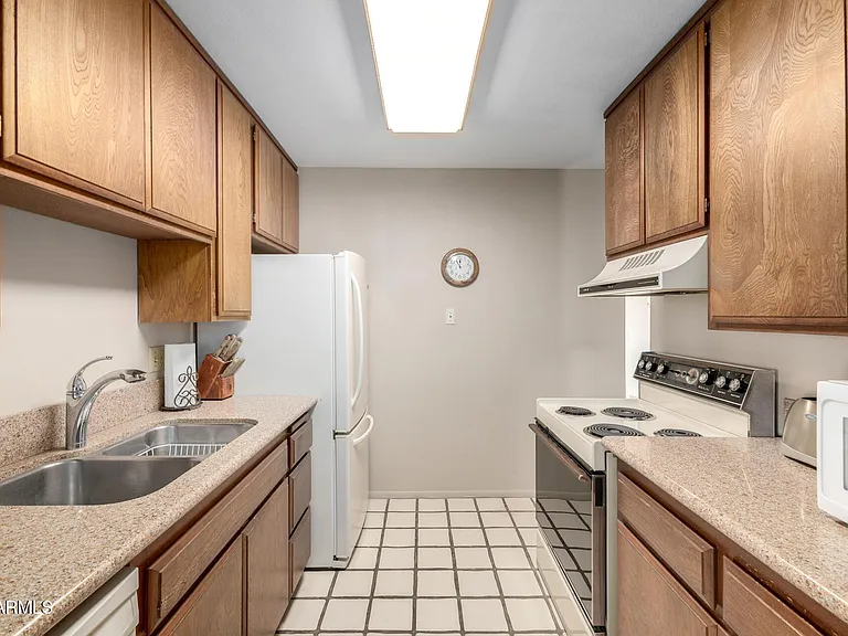 5525 E Thomas Rd #H7 — Photo 9