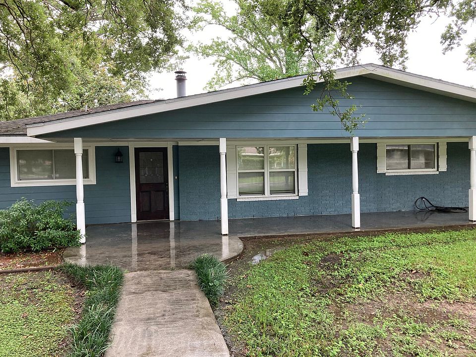 2nd image of 201 Live Oak Dr