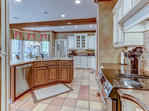 5th image of 130 Woodland Dr