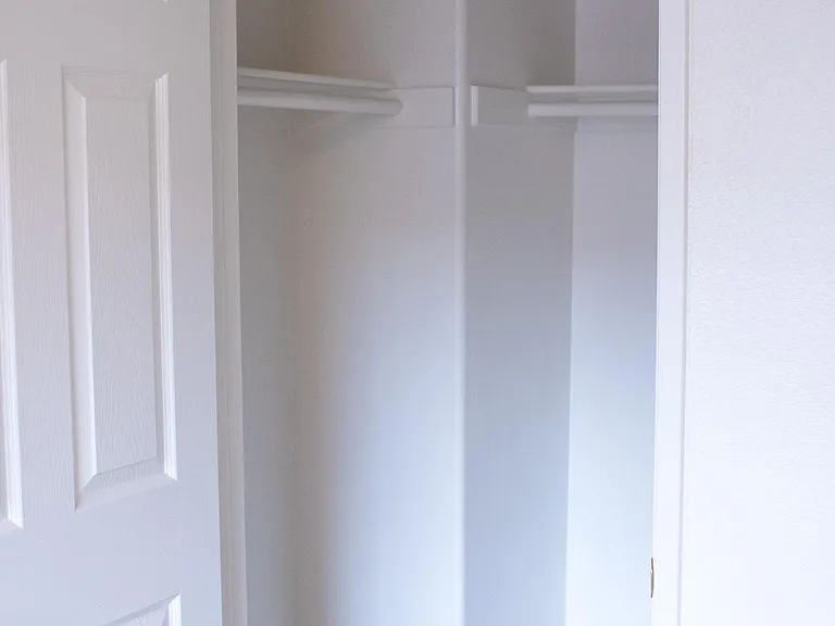 3rd bedroom (2nd floor) walk in closet
