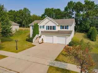 270 Amber Dr, Whitewater, WI