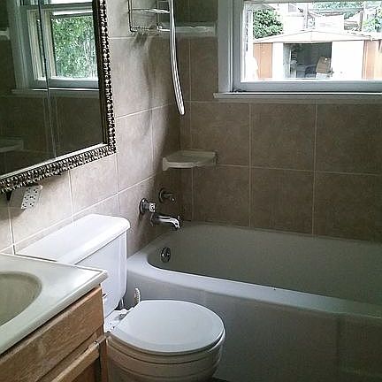 5th image of 1028 Rosewood Ave