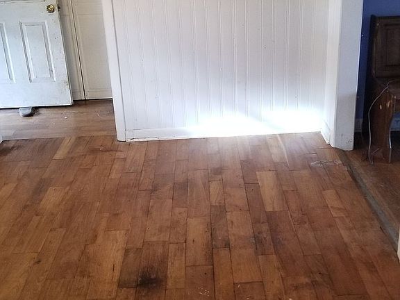 5th image of 220 Deerfield Dr