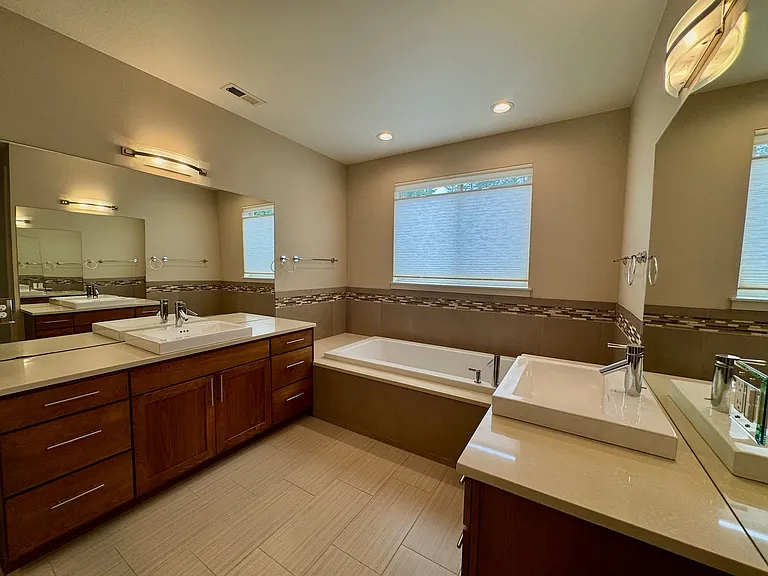5726 Solana Ln NE — Photo 17