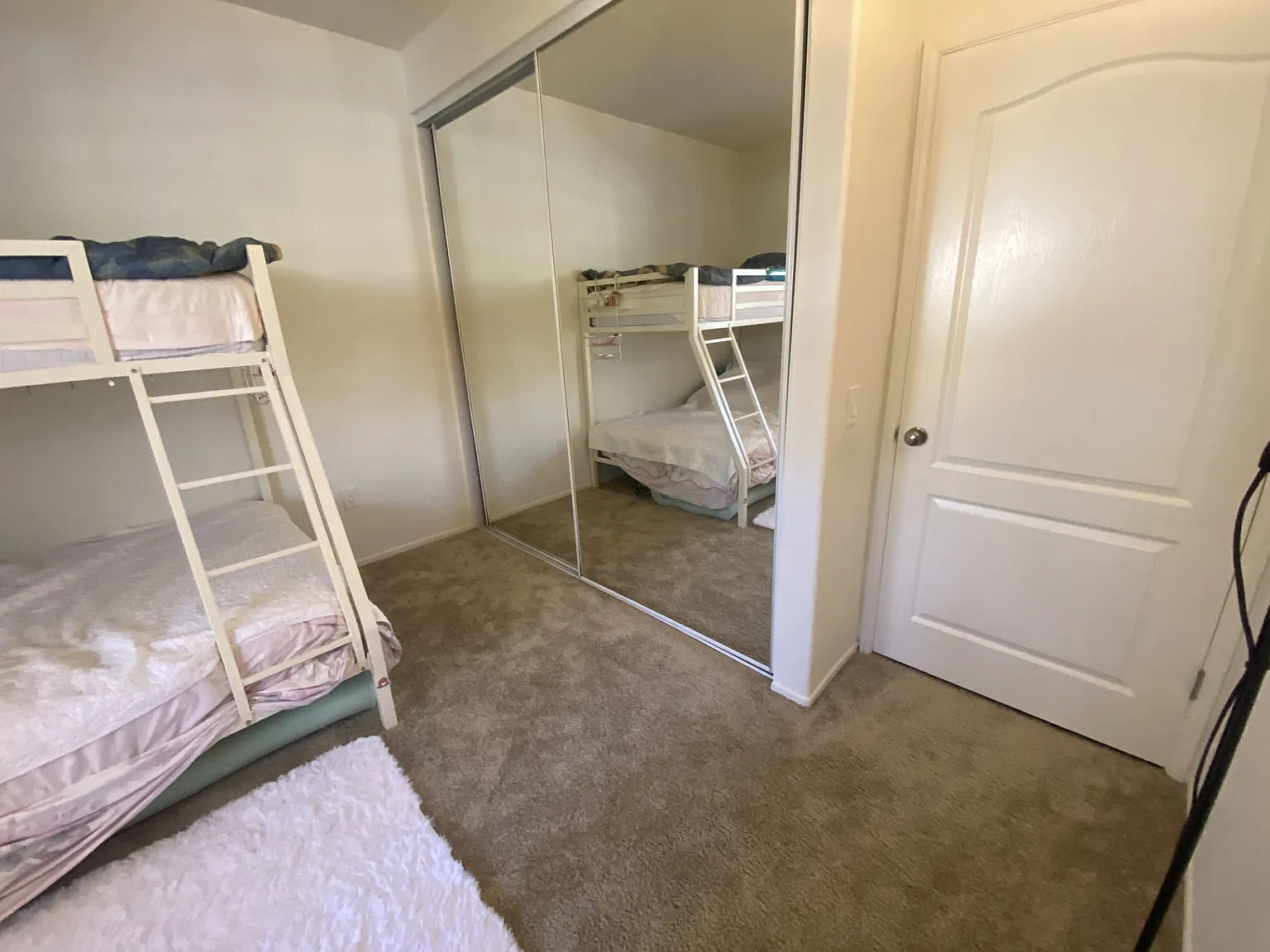 2 bed, 950 sqft, $1,350 — Photo 2