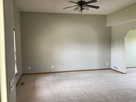 2nd image of 502 Eagle Ln