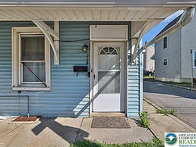 4 bed, 1800 sqft, $1,850 — Photo 1