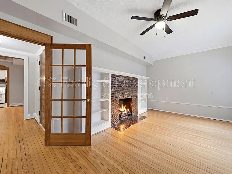 941 E Hyde Park Blvd #1 — Photo 4