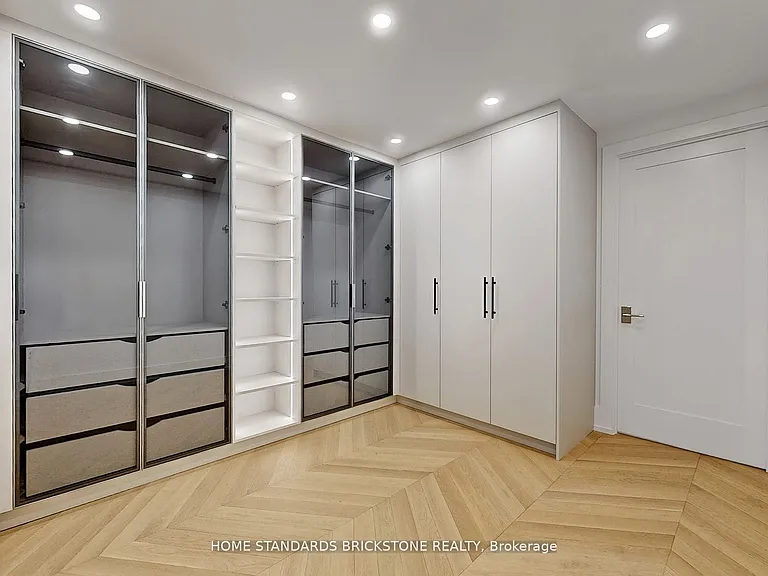 110 Bloor St W #1009 — Photo 20