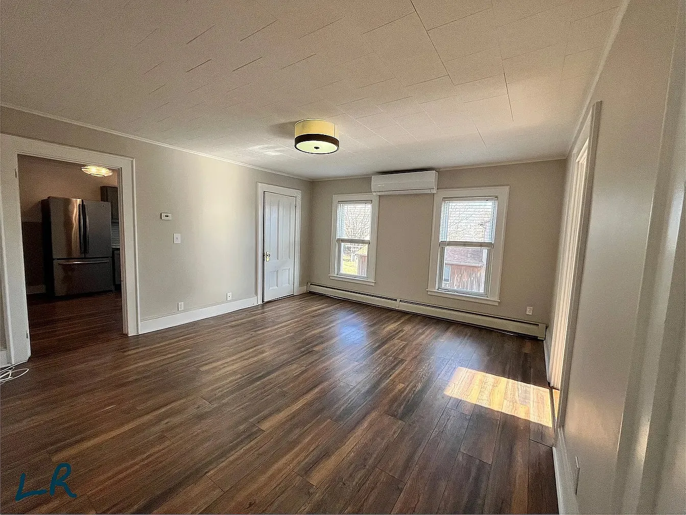 3 bed, 1100 sqft, $2,200 — Photo 2