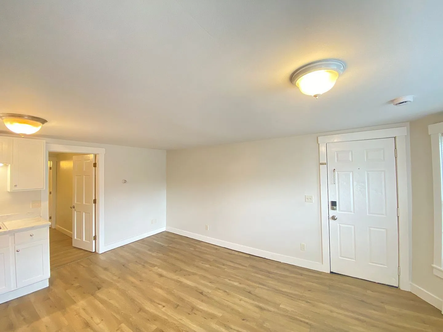 1 bed, 1.0 bath, $1,395 — Photo 3