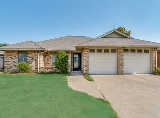 1608 S Bent Tree Trl, Grand Prairie, TX 75052