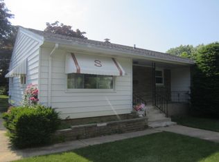 2711 14th St, Menominee, MI 49858