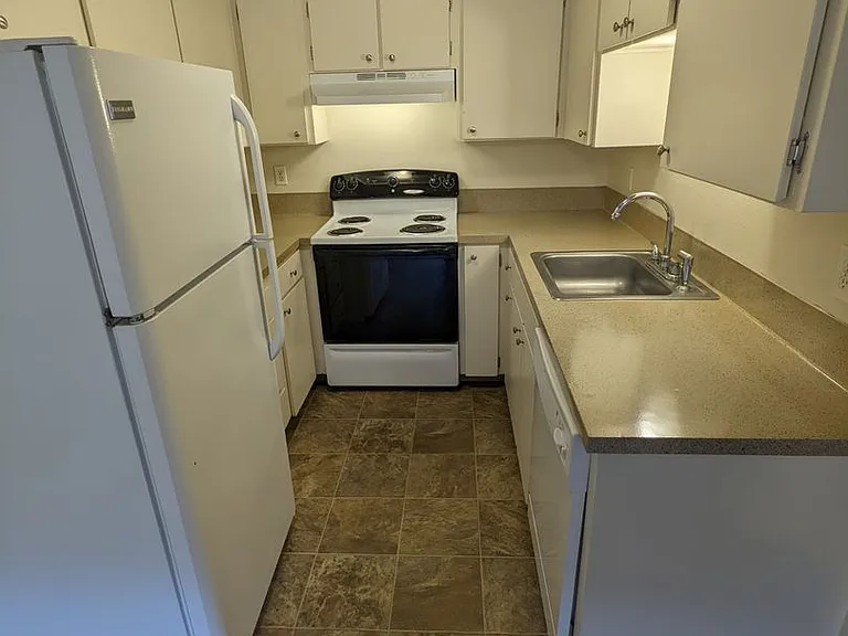 Royal Crest Townhomes — Photo 43