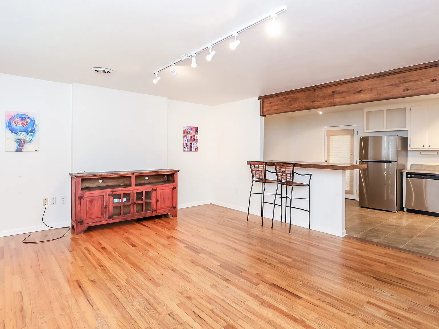 2 bed, 1030 sqft, $2,500 — Photo 4