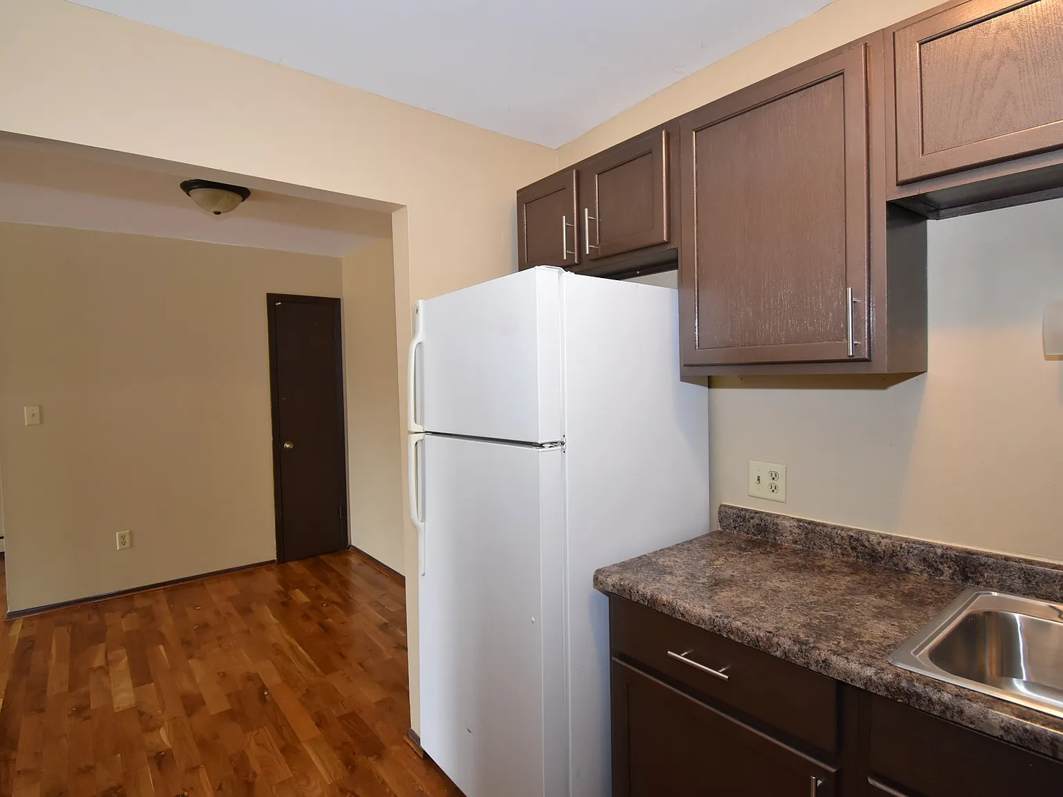 2 bed, 1.5 bath, 1000 sqft, $1,250 — Photo 4