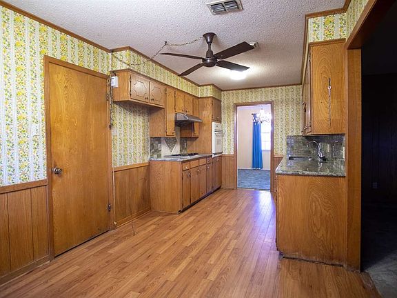 2nd image of 242 Molly Ln