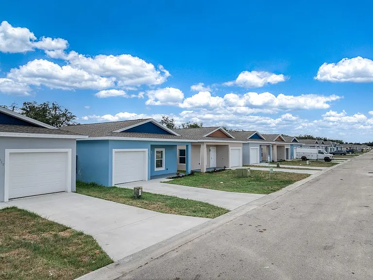 1450 Las Villas Blvd — Photo 3