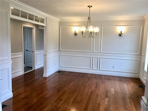 5th image of 51 Billington Cir