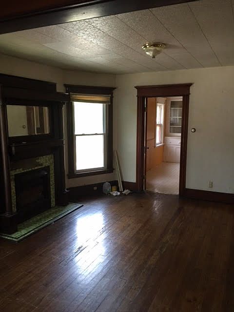 1st image of 218 Laurel St #1