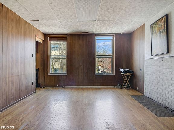 3rd image of 1057 N Wolcott Ave