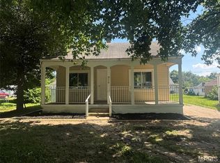 916 E College Ave, Greenville, IL 62246