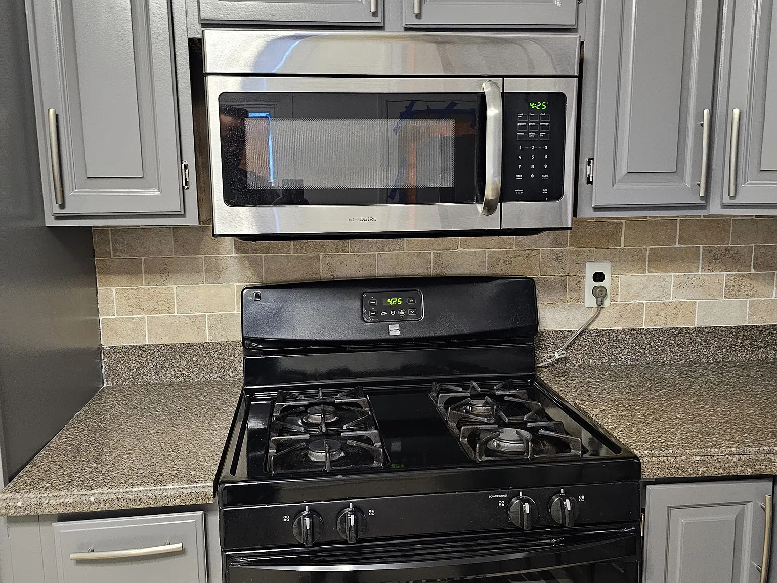 3 bed, 1400 sqft, $3,850 — Photo 2