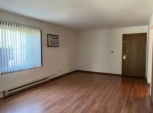 623 Dean Dr APT 2, South Elgin, IL 60177