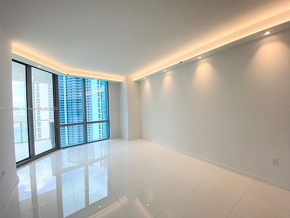 5th image of 851 NE 1st Ave #3405