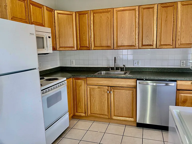 2635 E Lehigh Ave — Photo 2