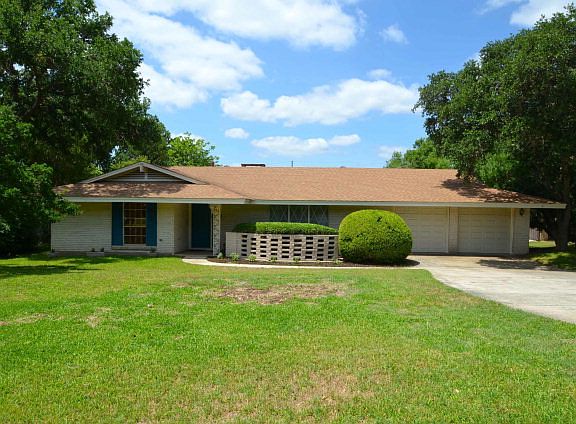 2nd image of 205 W Mimosa Cir