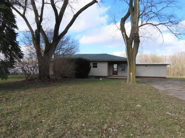 748 Lincoln Hwy, Bourbon, IN 46504