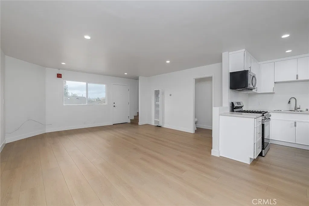 2 bed, 1.5 bath, 1100 sqft, $3,500 — Photo 4