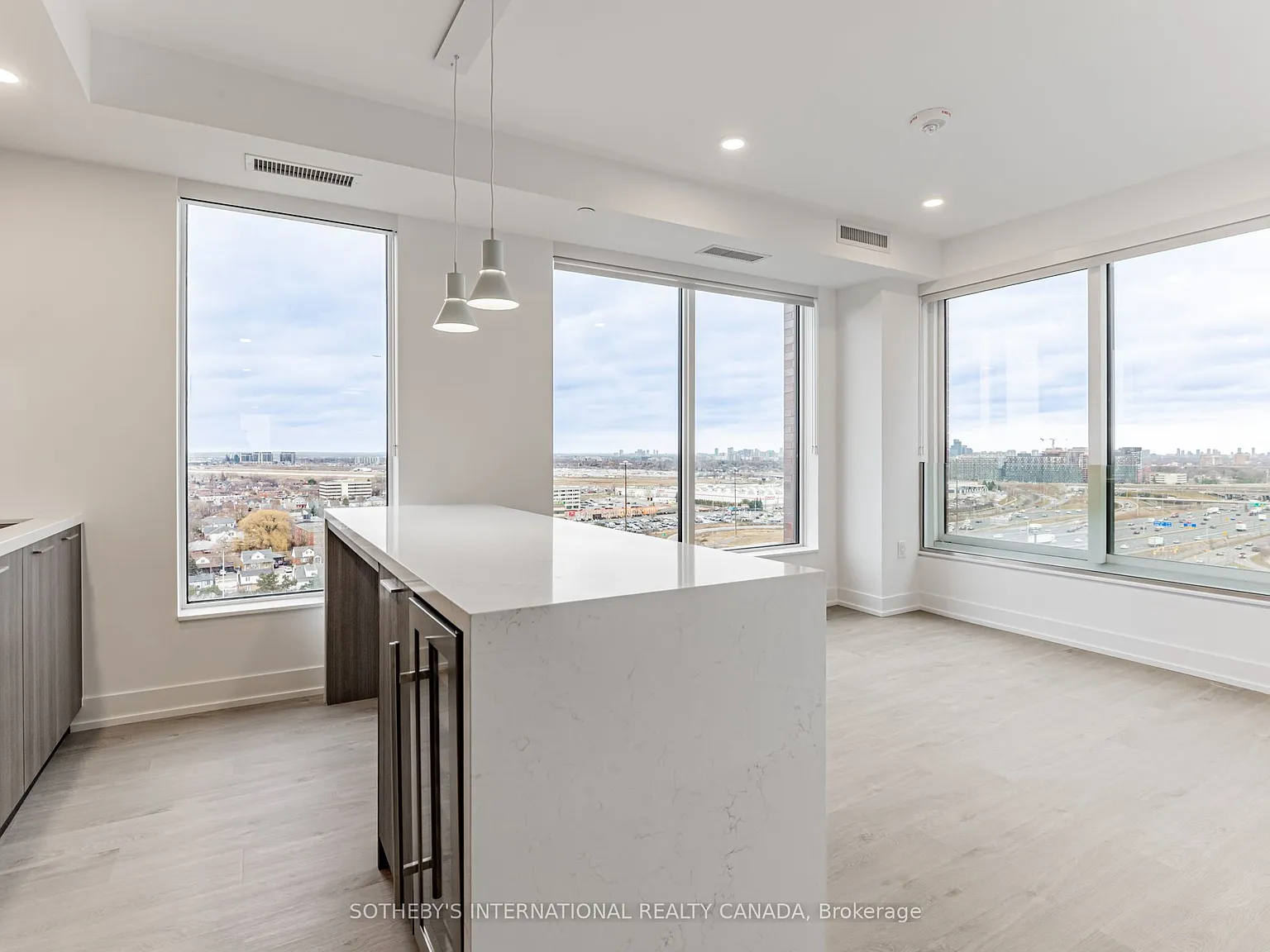 3 bed, $4,520 — Photo 1