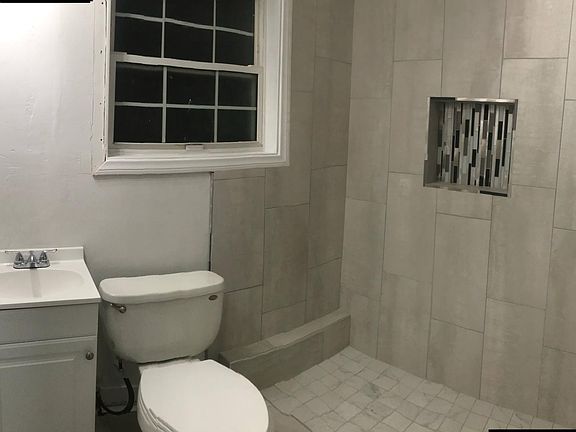 5th image of 529 Toyne St #B