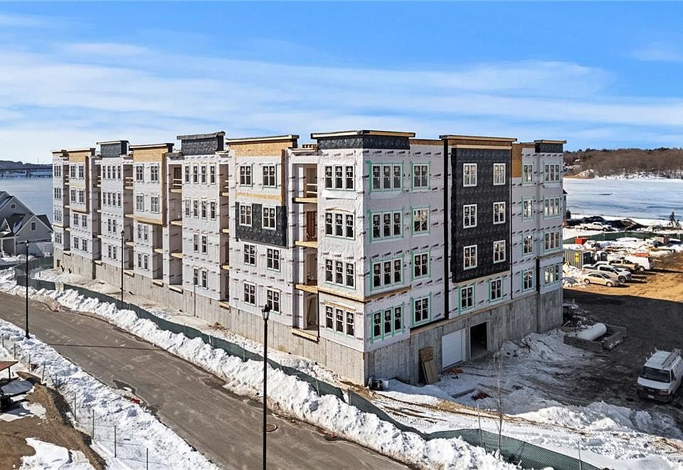 1st image of 141 E Point Dr #307