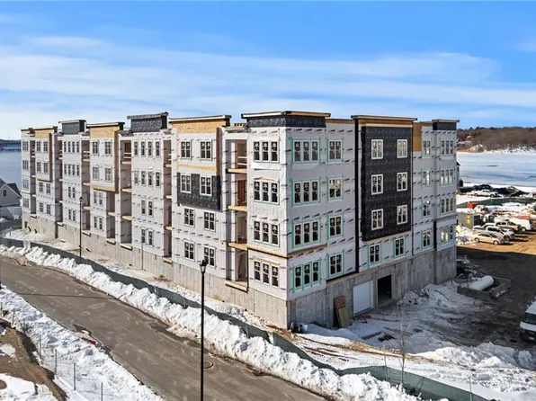 141 E Point Dr #307, East Providence, RI 02916
