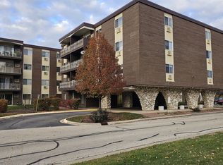 1321 S Finley Rd APT 105, Lombard, IL 60148