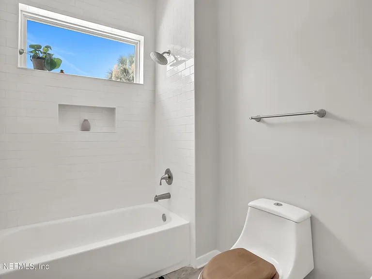 546 South St — Photo 33