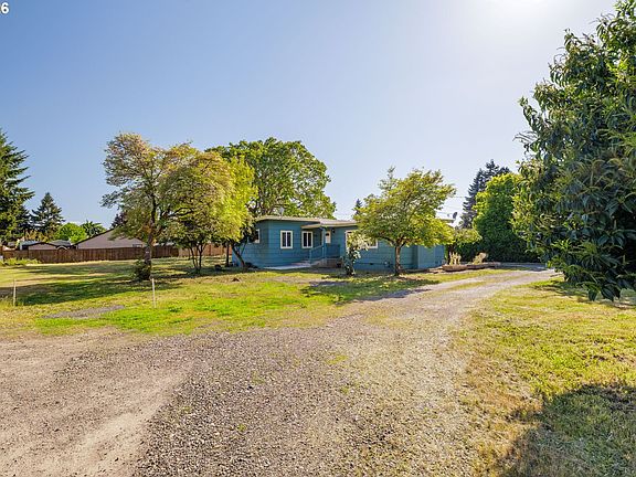 4th image of 450 Hunsaker Ln