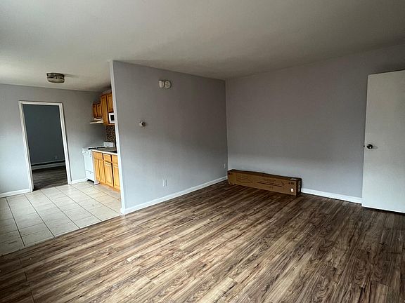 4th image of 901 E Cliveden St #5