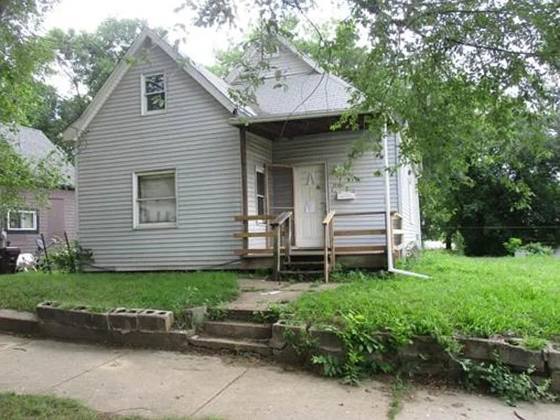 1716 S Faraday Ave photo 1