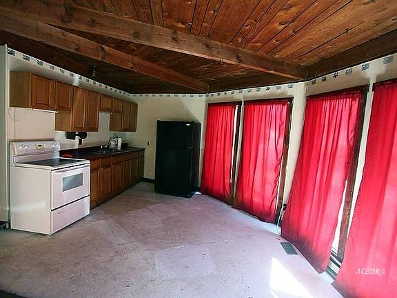 3rd image of 499 Solar Dr